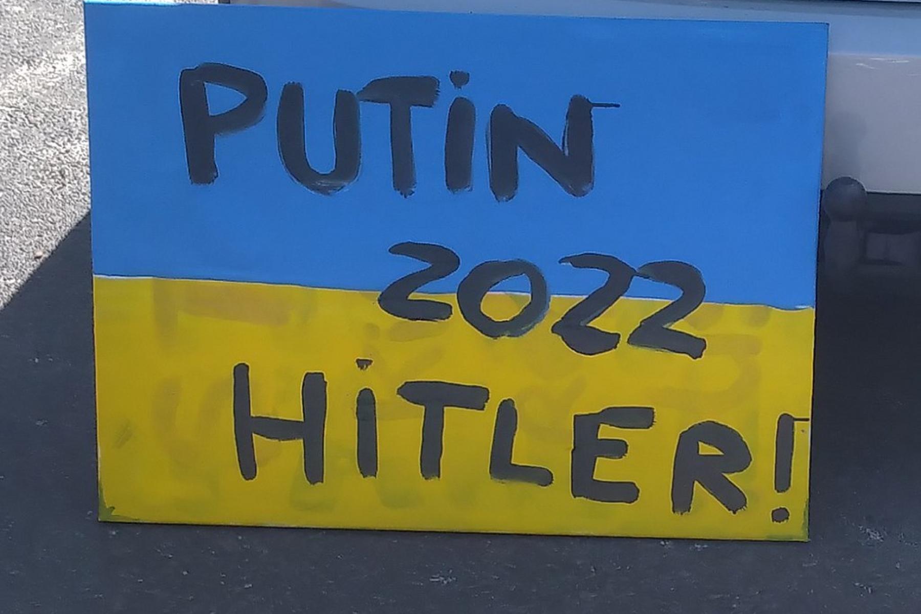 A pro-Ukrainian and anti-Putin placard in Hout Bay in March 2022